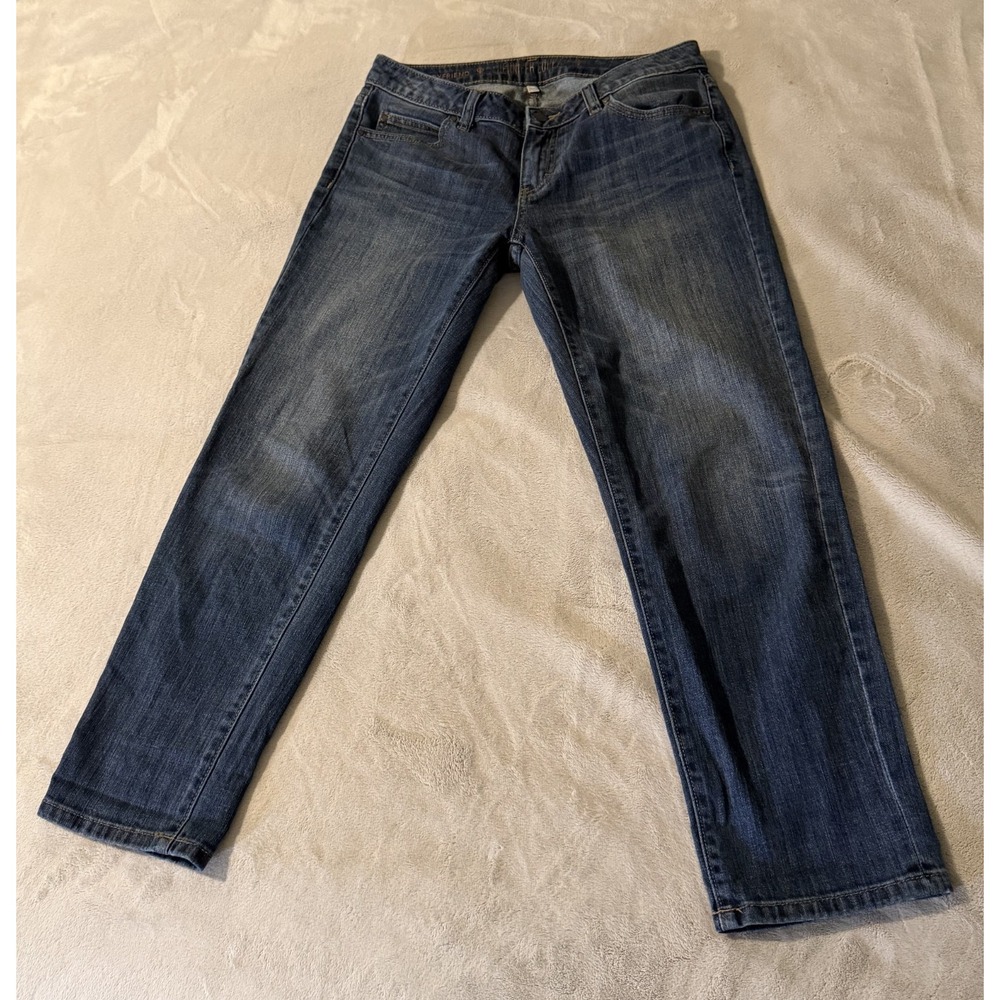 Jennifer Lopez boyfriend-style jeans in a medium wash denim. JUNIORS SIZE OS